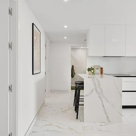 Marbella Home Rentals - Puerto Banus, 3Br Apartment, Sea & Mountain Views * Marbella