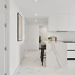 - Puerto Banus, 3br Apartment, Sea & Mountain Views * Марбелья