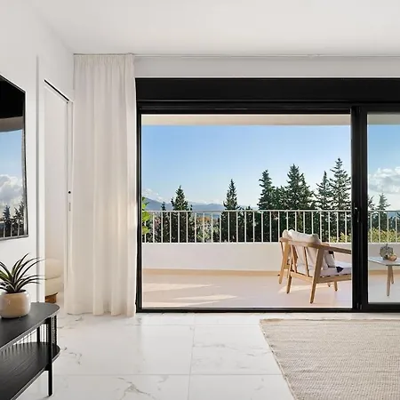 Marbella Home Rentals - Puerto Banus, 3Br Apartment, Sea & Mountain Views