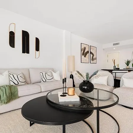 Apartment Elegant 3 Bedroom With Sea And Mountain Views