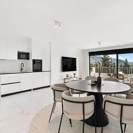Elegant 3 Bedroom With Sea And Mountain Views Apartment Marbella