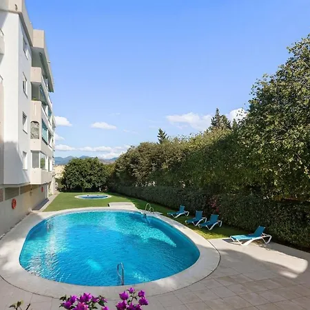 Marbella Home Rentals - Puerto Banus, 3Br Apartment, Sea & Mountain Views Апартаменти Марбелья