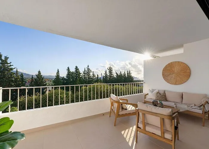 - Puerto Banus, 3br Apartment, Sea & Mountain Views * Marbella