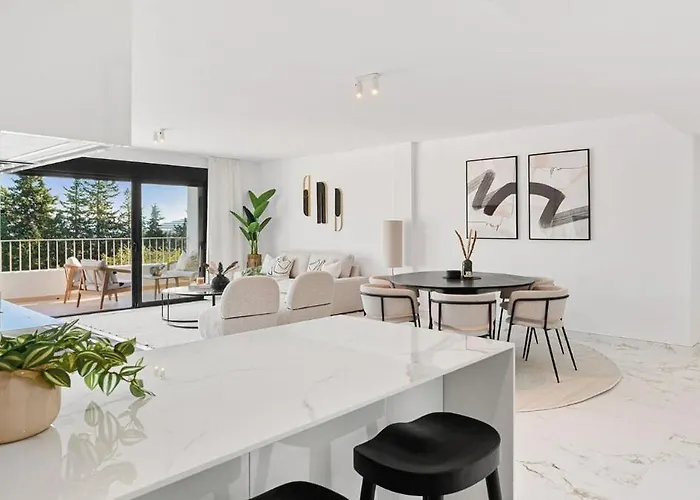 - Puerto Banus, 3br Apartment, Sea & Mountain Views * Marbella
