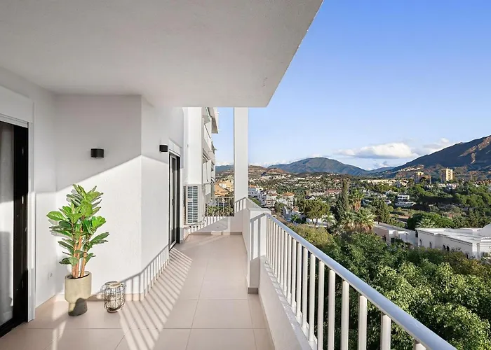 - Puerto Banus, 3br Apartment, Sea & Mountain Views
