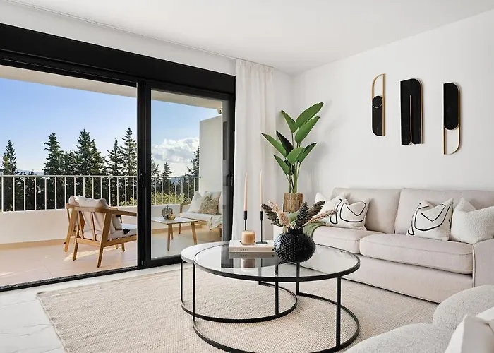 - Puerto Banus, 3br Apartment, Sea & Mountain Views Apartamento