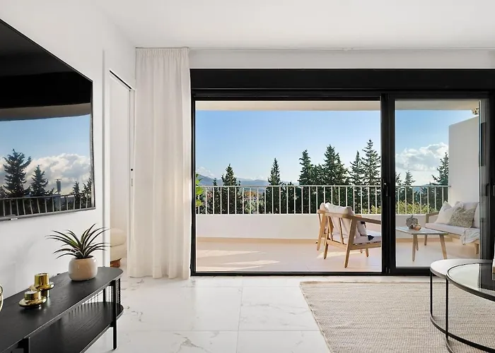 - Puerto Banus, 3br Apartment, Sea & Mountain Views