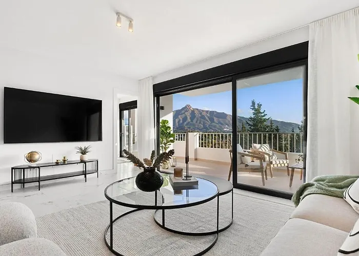 - Puerto Banus, 3br Apartment, Sea & Mountain Views Daire