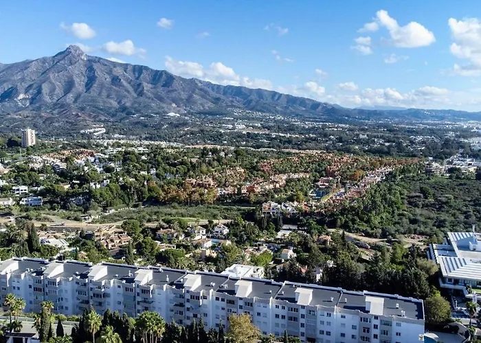 Daire - Puerto Banus, 3br Apartment, Sea & Mountain Views *