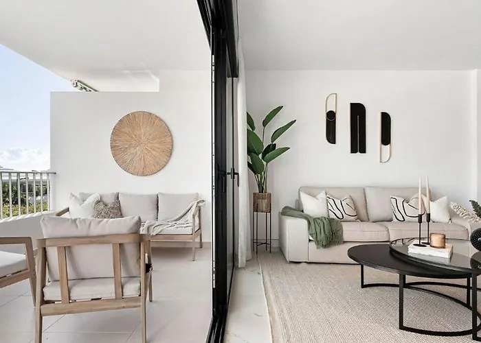 - Puerto Banus, 3br Apartment, Sea & Mountain Views