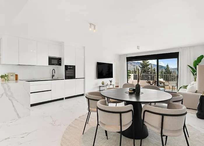 - Puerto Banus, 3br Apartment, Sea & Mountain Views Daire Marbella