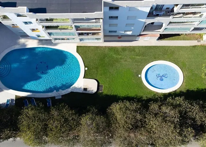 - Puerto Banus, 3br Apartment, Sea & Mountain Views * Marbella