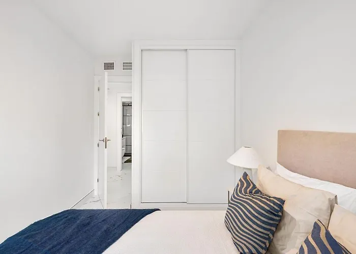 - Puerto Banus, 3br Apartment, Sea & Mountain Views Daire