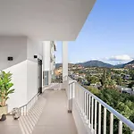 - Puerto Banus, 3br Apartment, Sea & Mountain Views