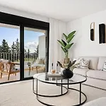- Puerto Banus, 3br Apartment, Sea & Mountain Views Apartamento